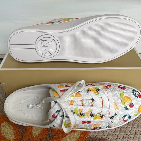 Michael Kors POPPY SLIDE SNEAKERS 
FRUIT PAINT MK SIG SM
49T4POFP1Q Platforms - Picture 3 of 16